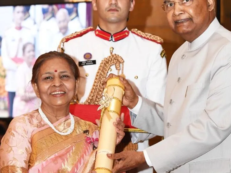 President Ram Nath Kovind presenting the Padma Shri to Ajita Srivastava at Rashtrapati Bhavan, 2022