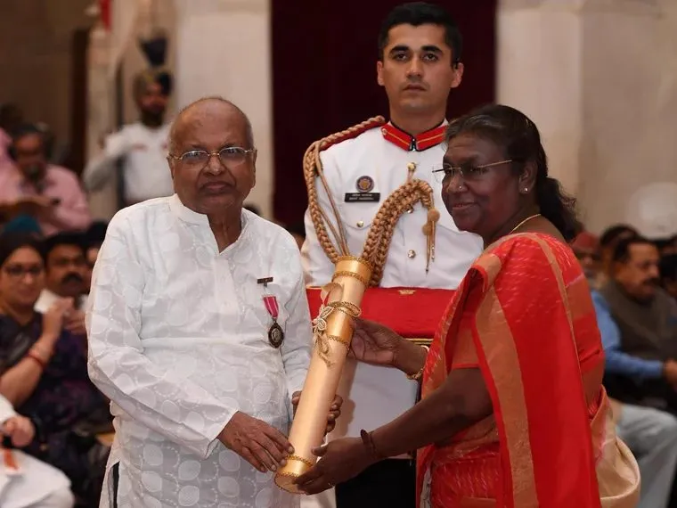President Droupadi Murmu presenting the Padma Shri to B Ramakrishna Reddy at Rashtrapati Bhavan, 2023