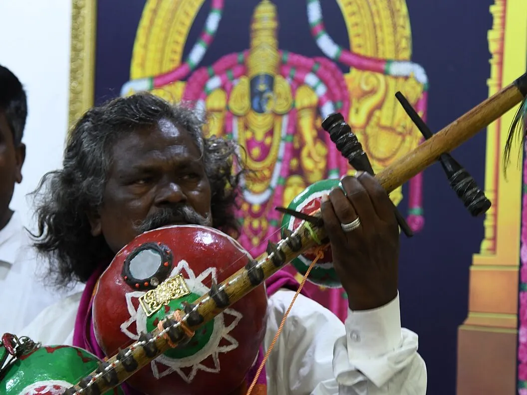 Darshanam Mogulaiah playing the kinnera in Hyderabad, 2021