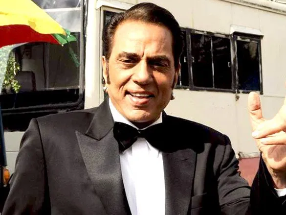 Dharmendra on a television set