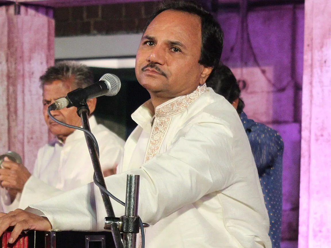 Hemant Chauhan singing at a concert