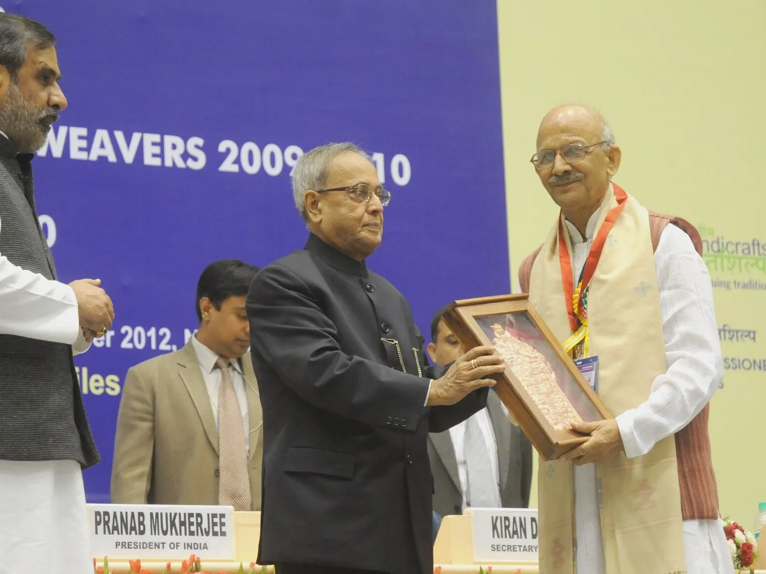 Khem Raj Sundriyal receiving the Sant Kabir Award from President Pranab Mukherjee