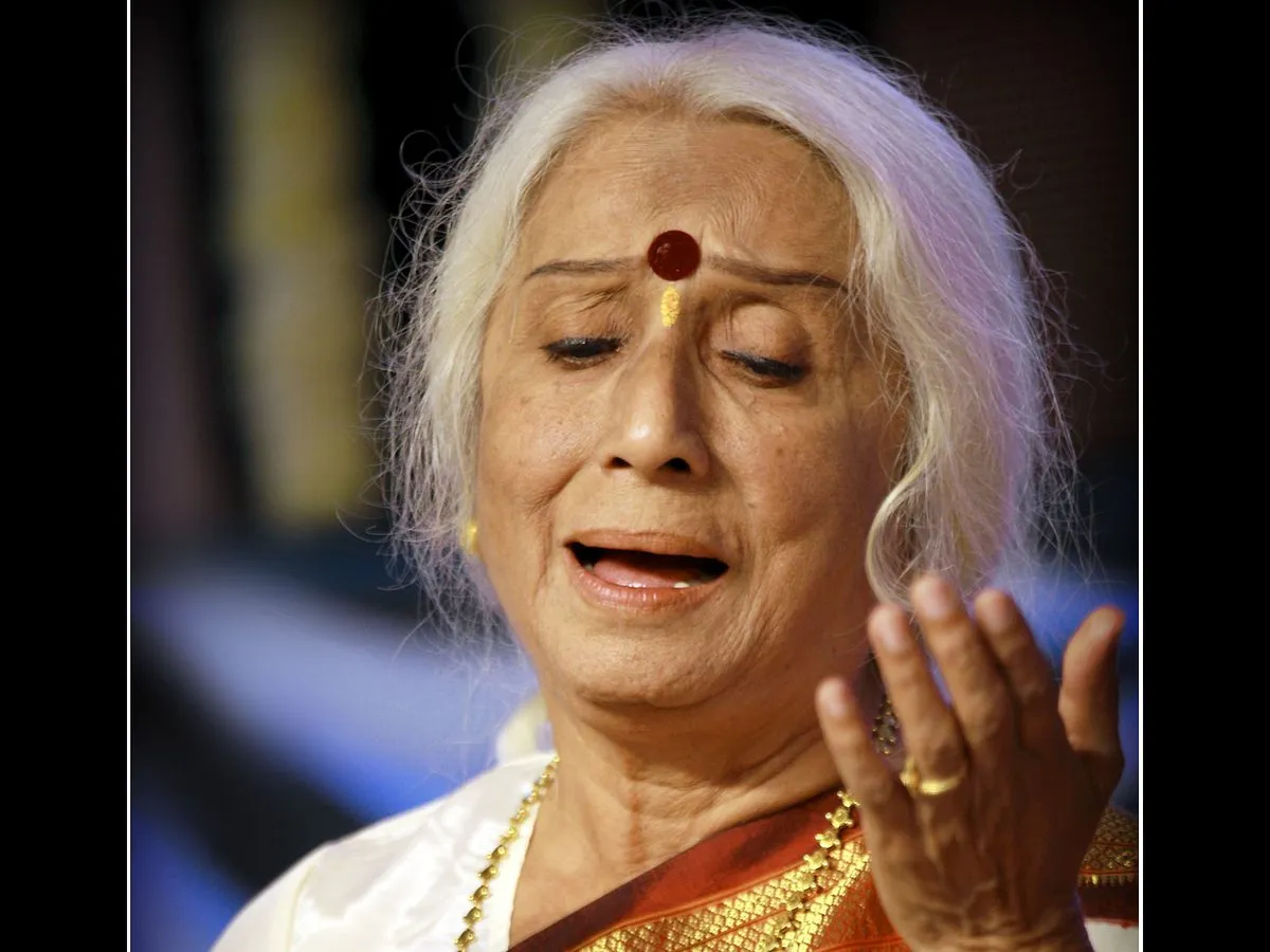 Prabha Atre singing