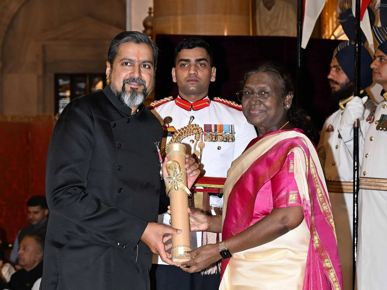 President Droupadi Murmu presenting the Padma Shri to Ricky Kej at Rashtrapati Bhavan