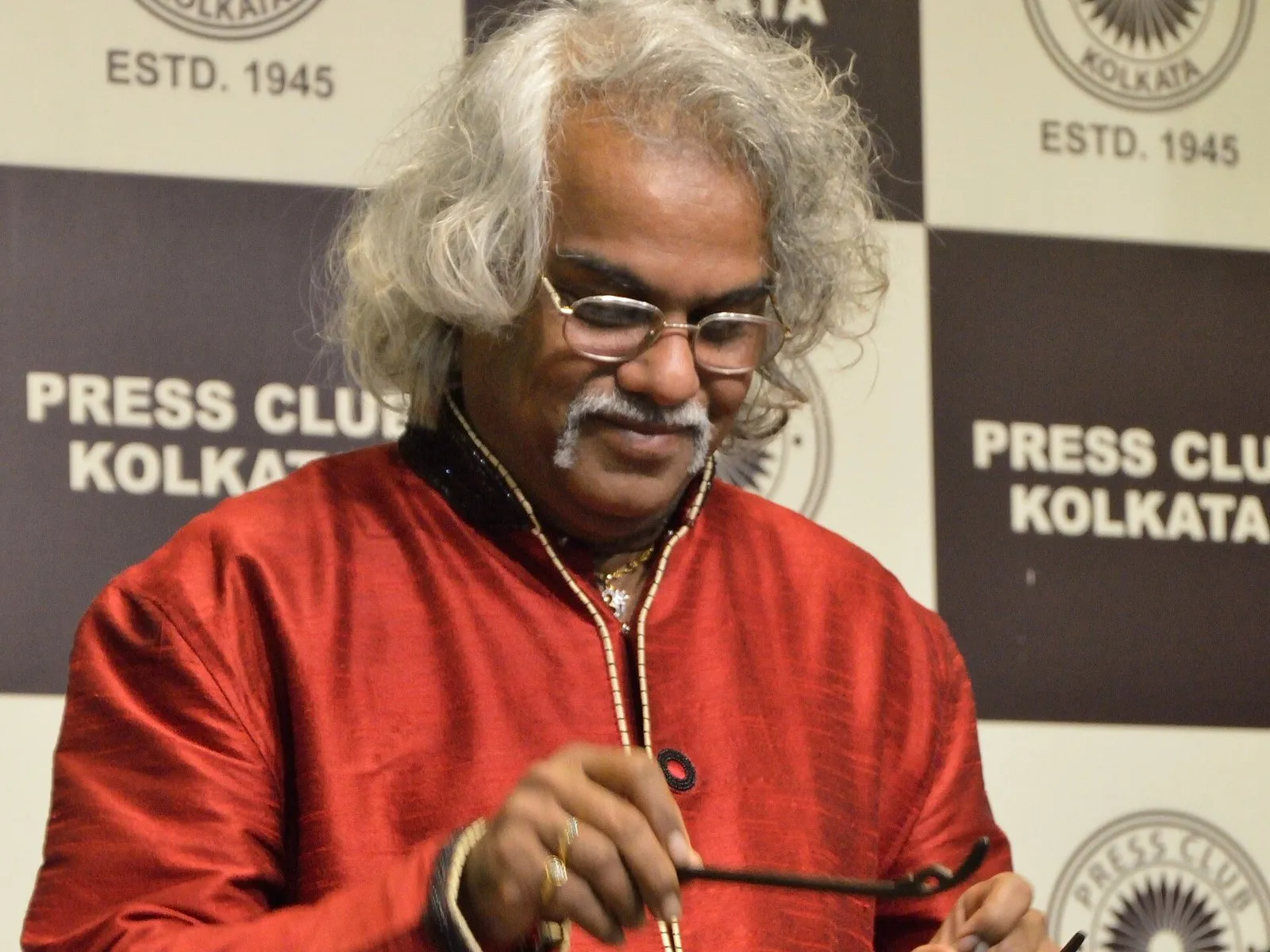 Tarun Bhattacharya playing the santoor in Kolkata, 2015