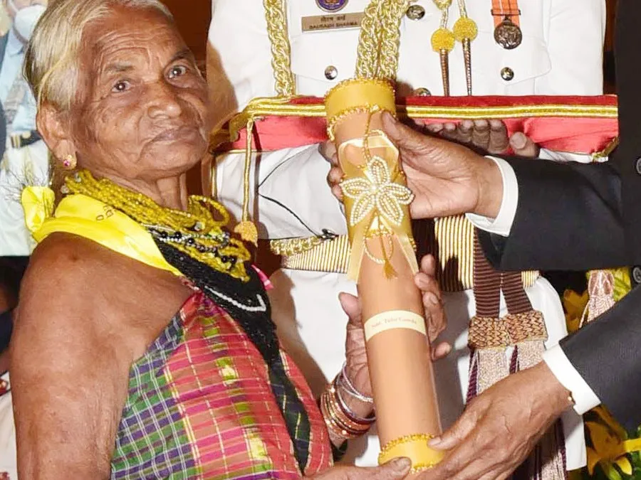 Tulasi Gowda receiving the Padma Shri at Rashtrapati Bhavan, 2020