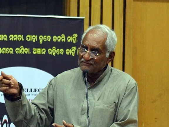 Vishwanath Prasad Tiwari speaking at a conference, 2016